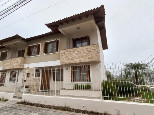 CASA TRÊS DORMITÓRIOS, SUÍTE, LAREIRA E CHURRASQUEIRA NO BOA VISTA