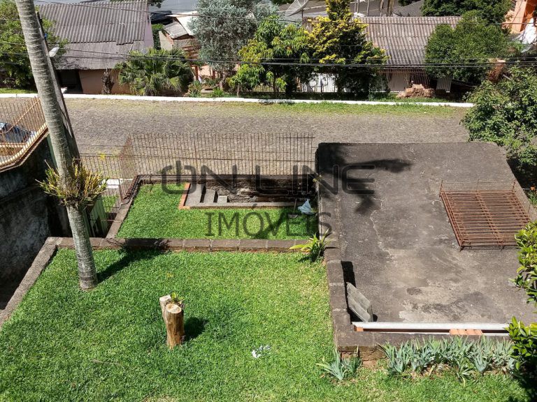 CASA COM 3 DOMITÓRIOS, 2 VAGAS DE GARAGEM – JARDIM MAUÁ