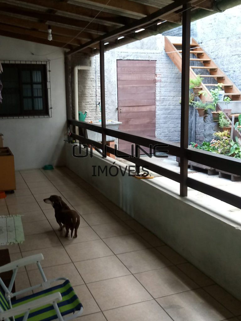 CASA COM 3 DOMITÓRIOS, 2 VAGAS DE GARAGEM – JARDIM MAUÁ