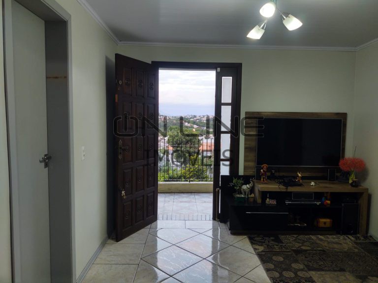 CASA COM 3 DOMITÓRIOS, 2 VAGAS DE GARAGEM – JARDIM MAUÁ