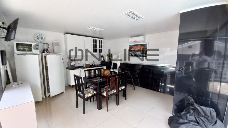 CASA TRÊS DORMITÓRIOS, SALÃO DE FESTAS E PISCINA NO BOA VISTA