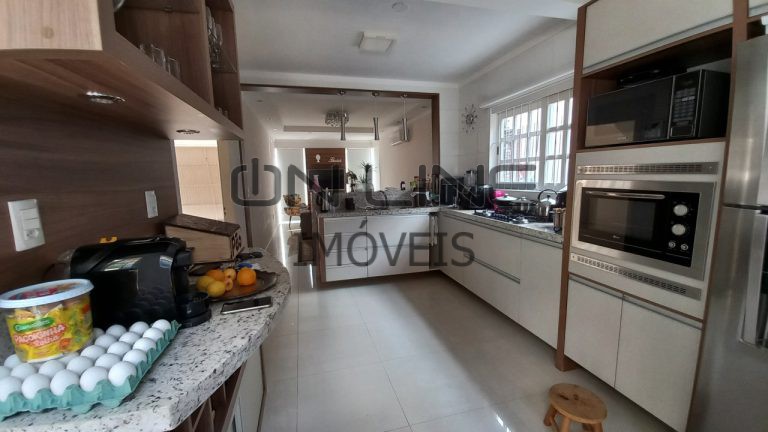 CASA TRÊS DORMITÓRIOS, SALÃO DE FESTAS E PISCINA NO BOA VISTA