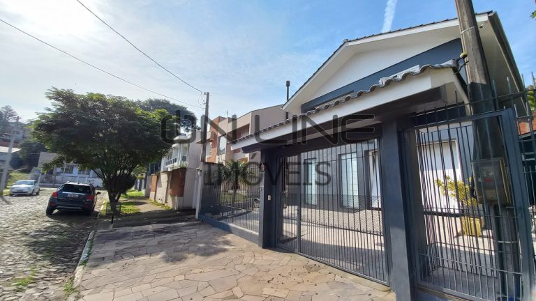 CASA TRÊS DORMITÓRIOS, SALÃO DE FESTAS E PISCINA NO BOA VISTA