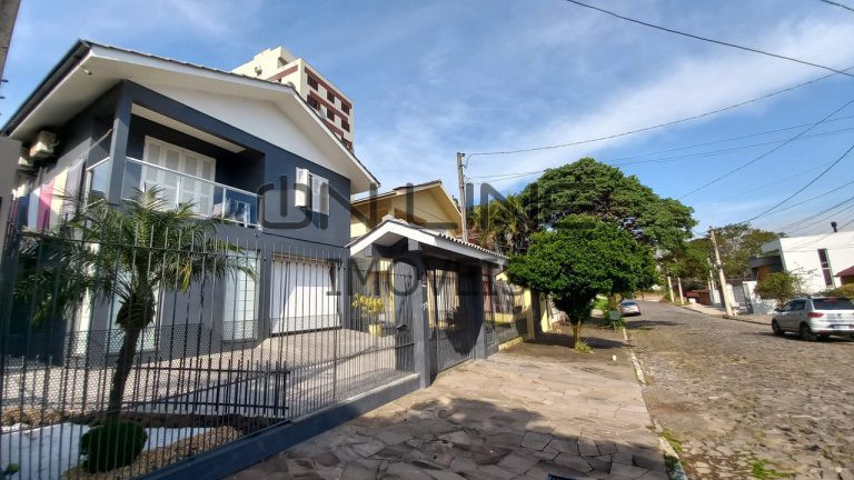 CASA TRÊS DORMITÓRIOS, SALÃO DE FESTAS E PISCINA NO BOA VISTA