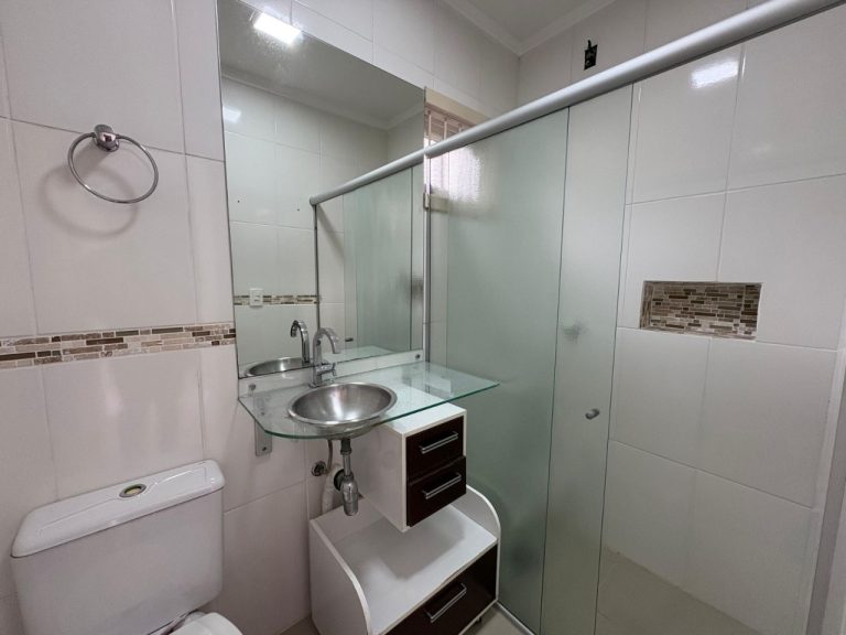 CASA TRÊS DORMITÓRIOS, SALÃO DE FESTAS E PISCINA NO BOA VISTA