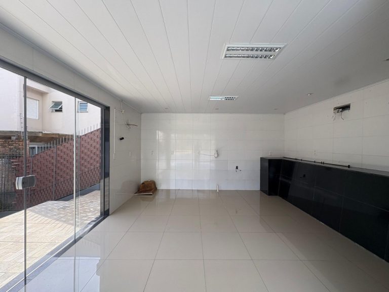 CASA TRÊS DORMITÓRIOS, SALÃO DE FESTAS E PISCINA NO BOA VISTA