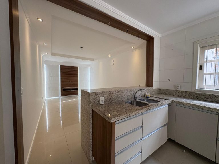 CASA TRÊS DORMITÓRIOS, SALÃO DE FESTAS E PISCINA NO BOA VISTA