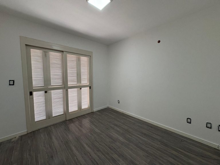 CASA TRÊS DORMITÓRIOS, SALÃO DE FESTAS E PISCINA NO BOA VISTA