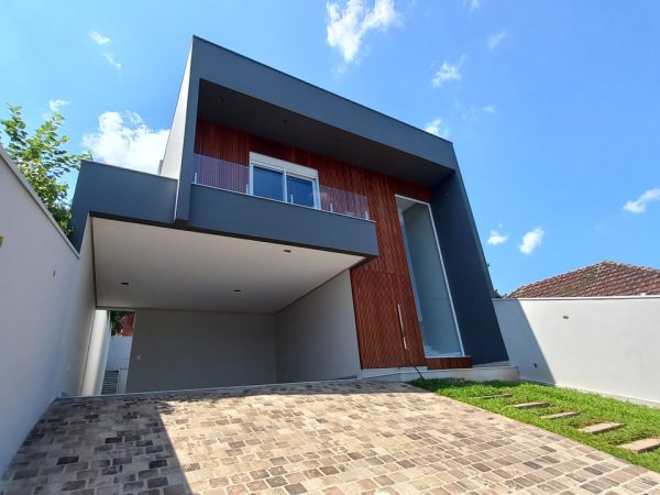 CASA NOVA COM TRÊS SUÍTES NO JARDIM MAUÁ