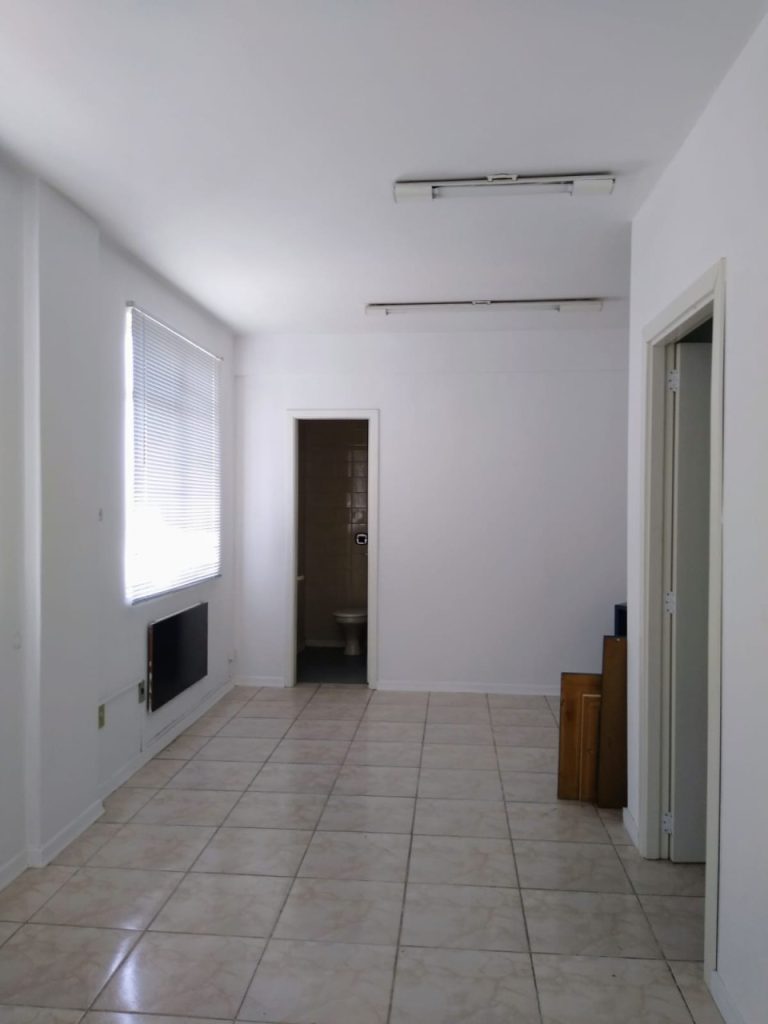 SALA COM LOCALIZAÇÃO PRIVILEGIADA SALA COM LOCALIZAÇÃO PRIVILEGIADA