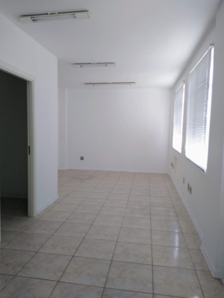 SALA COM LOCALIZAÇÃO PRIVILEGIADA SALA COM LOCALIZAÇÃO PRIVILEGIADA
