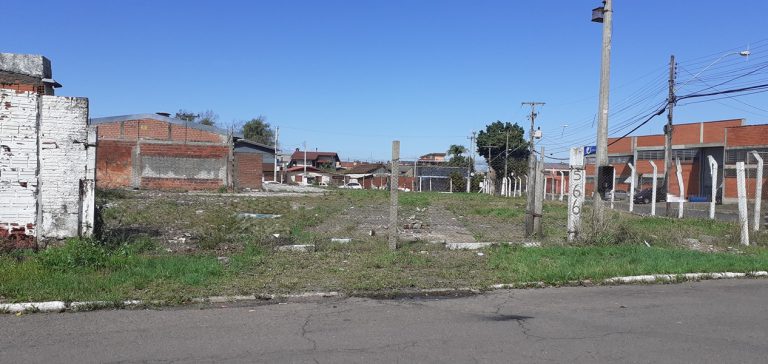 TERRENO PLANO COM TRÊS FRENTES NO LIBERDADE TERRENO PLANO COM TRÊS FRENTES NO LIBERDADE