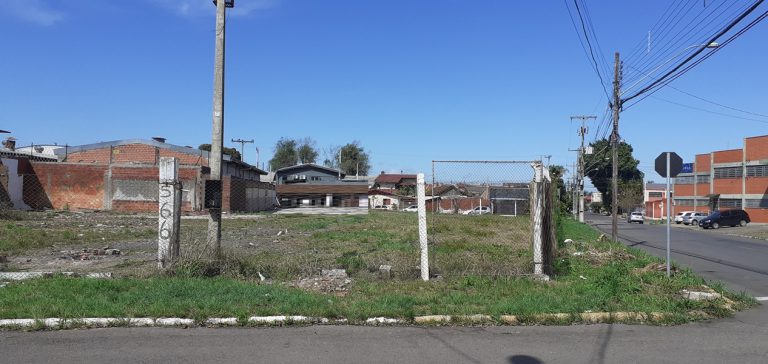 TERRENO PLANO COM TRÊS FRENTES NO LIBERDADE TERRENO PLANO COM TRÊS FRENTES NO LIBERDADE