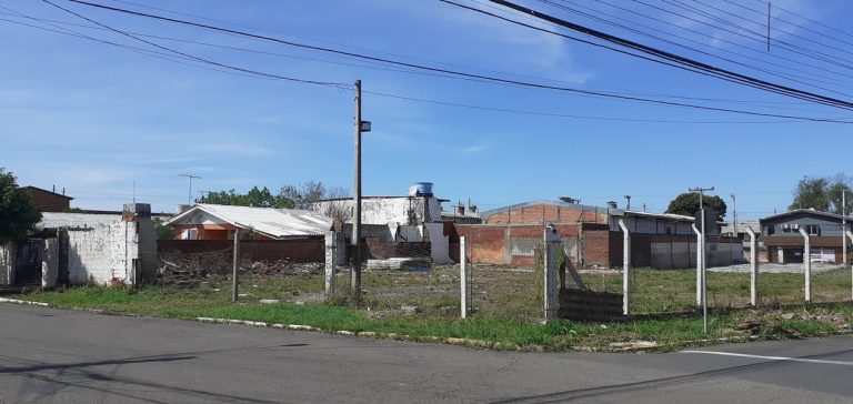 TERRENO PLANO COM TRÊS FRENTES NO LIBERDADE TERRENO PLANO COM TRÊS FRENTES NO LIBERDADE