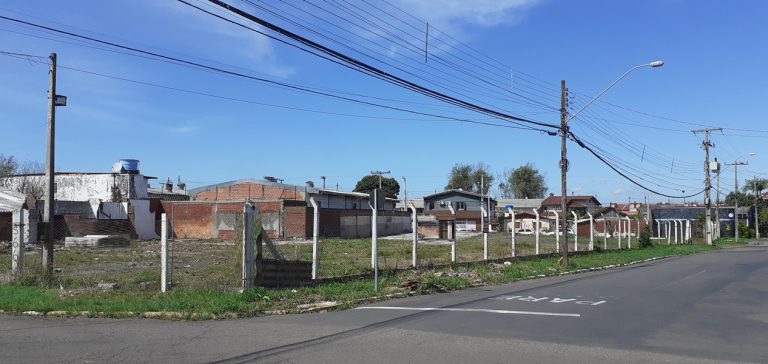 TERRENO PLANO COM TRÊS FRENTES NO LIBERDADE TERRENO PLANO COM TRÊS FRENTES NO LIBERDADE