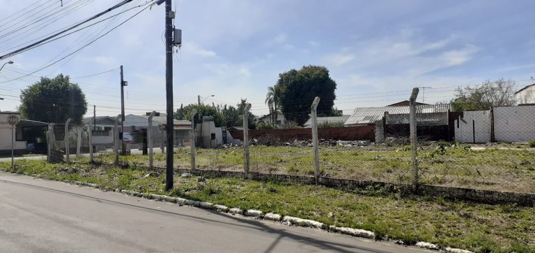 TERRENO PLANO COM TRÊS FRENTES NO LIBERDADE TERRENO PLANO COM TRÊS FRENTES NO LIBERDADE