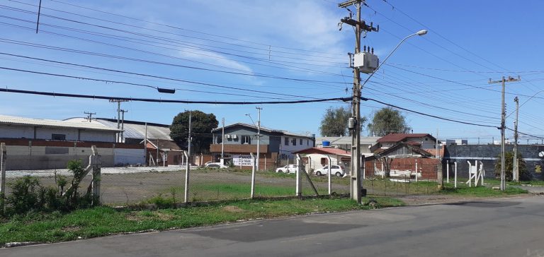 TERRENO PLANO COM TRÊS FRENTES NO LIBERDADE TERRENO PLANO COM TRÊS FRENTES NO LIBERDADE