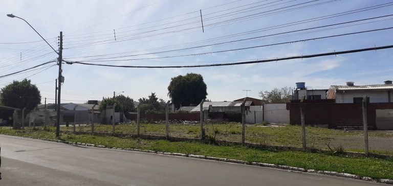 TERRENO PLANO COM TRÊS FRENTES NO LIBERDADE TERRENO PLANO COM TRÊS FRENTES NO LIBERDADE