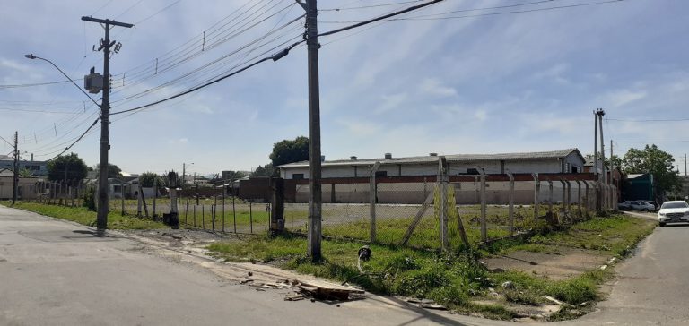 TERRENO PLANO COM TRÊS FRENTES NO LIBERDADE TERRENO PLANO COM TRÊS FRENTES NO LIBERDADE