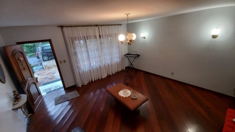 CASA COM 3 DORMITÓRIOS, SENDO UM SUÍTE, NO OURO BRANCO
