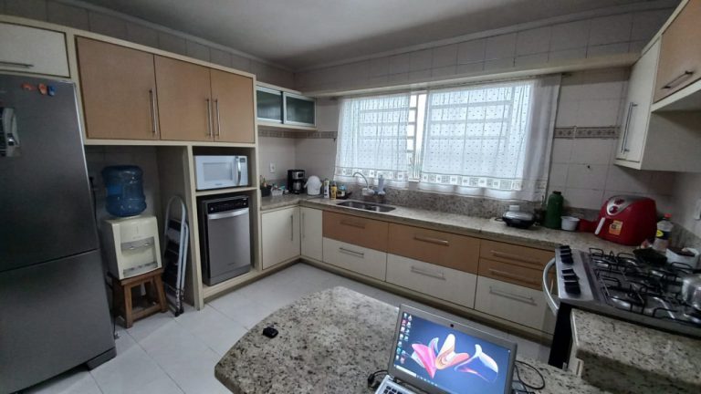 CASA COM 3 DORMITÓRIOS, SENDO UM SUÍTE, NO OURO BRANCO