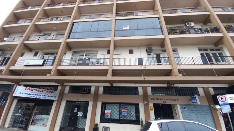 APARTAMENTO COM 1 DORMITÓRIO, UMA GARAGEM NO CENTRO
