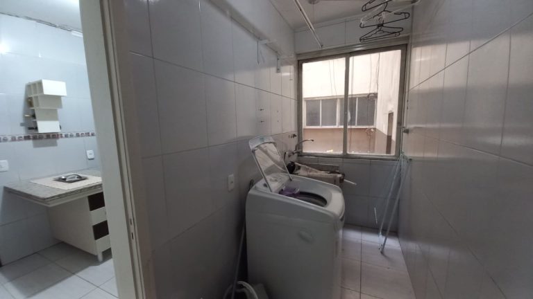 APARTAMENTO COM 1 DORMITÓRIO, UMA GARAGEM NO CENTRO