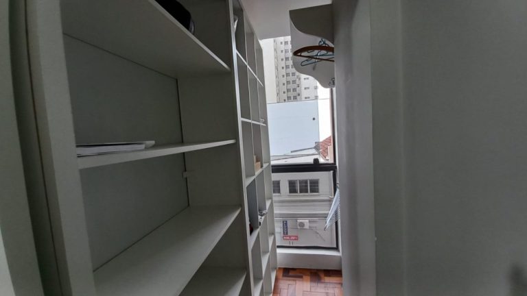 APARTAMENTO COM 1 DORMITÓRIO, UMA GARAGEM NO CENTRO