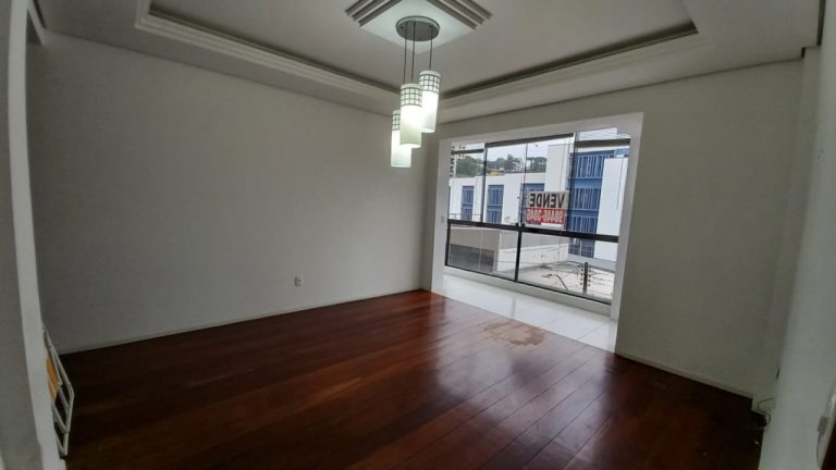 APARTAMENTO COM 1 DORMITÓRIO, UMA GARAGEM NO CENTRO