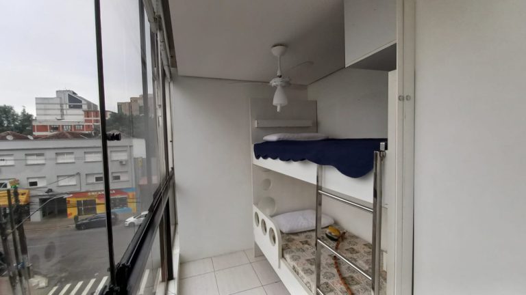APARTAMENTO COM 1 DORMITÓRIO, UMA GARAGEM NO CENTRO