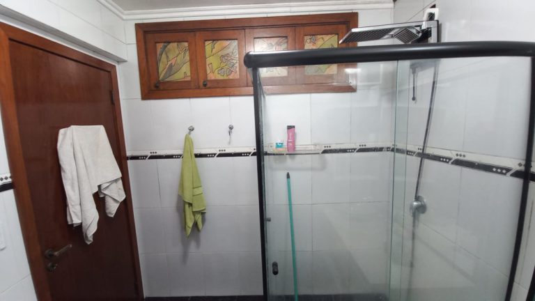 APARTAMENTO COM 1 DORMITÓRIO, UMA GARAGEM NO CENTRO
