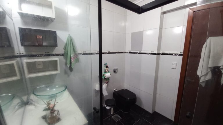 APARTAMENTO COM 1 DORMITÓRIO, UMA GARAGEM NO CENTRO