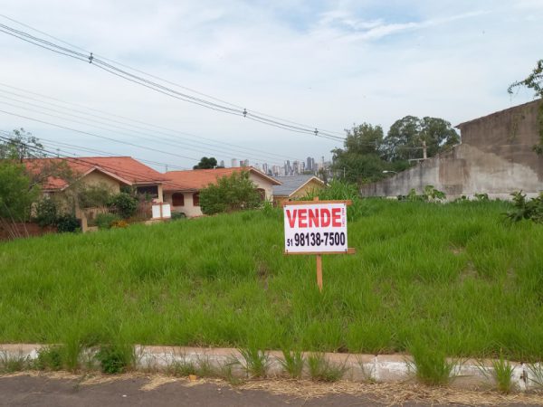 TERRENO COM DUAS FRENTES NO ALTO DO PETRÓPOLIS, 789,77M2 DE ÁREA TOTAL