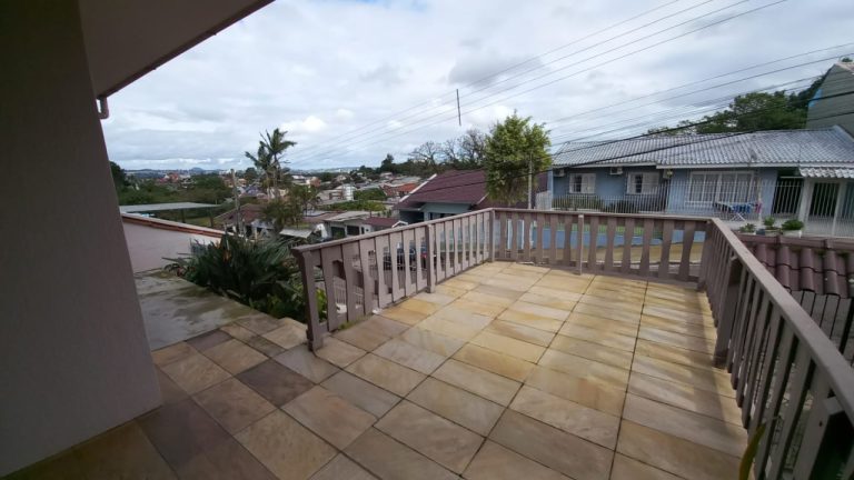 CASA COM 2 DORMITÓRIOS, 2 VAGAS DE GARAGEM, NO RONDÔNIA
