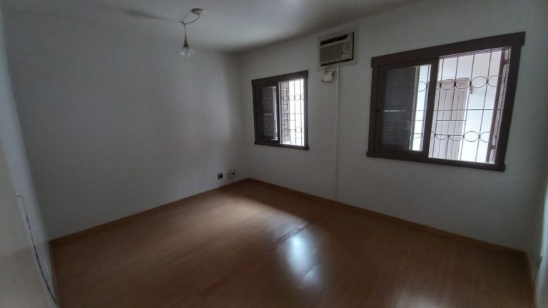 CASA COM 2 DORMITÓRIOS, 2 VAGAS DE GARAGEM, NO RONDÔNIA