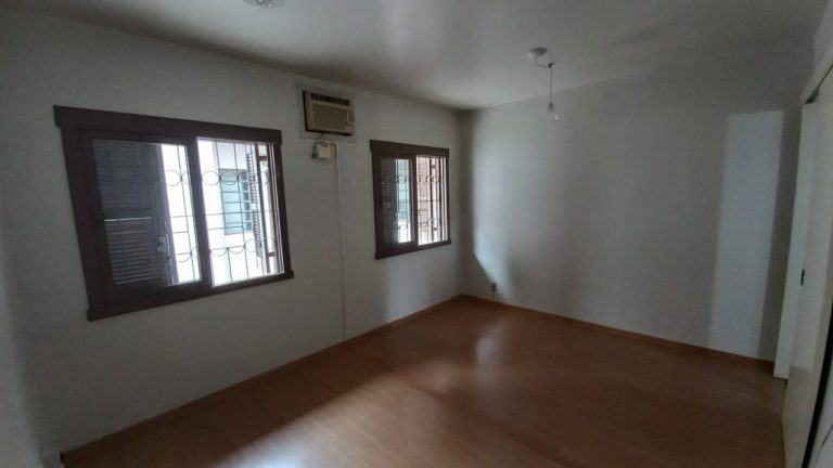 CASA COM 2 DORMITÓRIOS, 2 VAGAS DE GARAGEM, NO RONDÔNIA