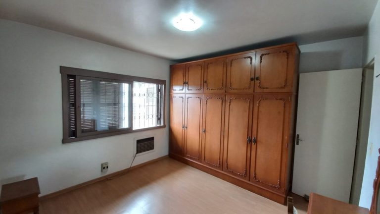 CASA COM 2 DORMITÓRIOS, 2 VAGAS DE GARAGEM, NO RONDÔNIA