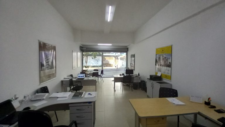 LOJA TÉRREA COM VITRINE NA VILA ROSA