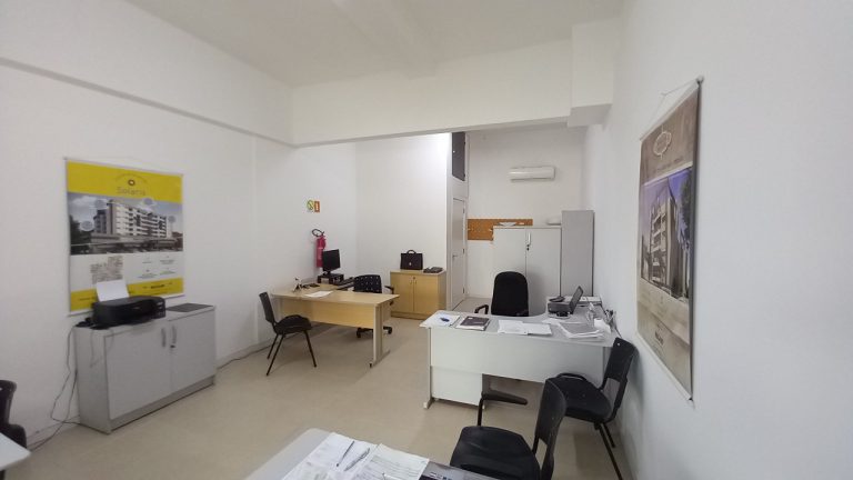 LOJA TÉRREA COM VITRINE NA VILA ROSA