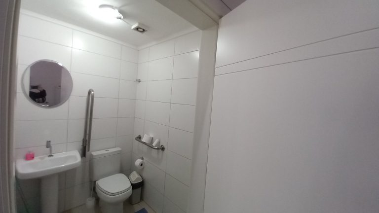 LOJA TÉRREA COM VITRINE NA VILA ROSA