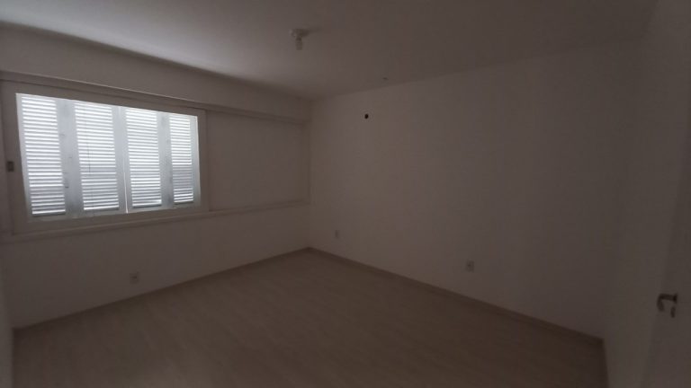 CASA COM 4 DORMITÓRIOS, SENDO DUAS SUÍTES NO BOA VISTA