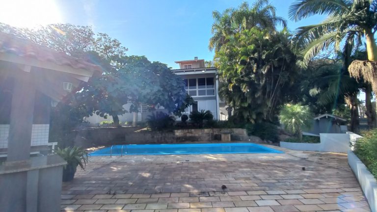 CASA COM 4 DORMITÓRIOS, SENDO DUAS SUÍTES NO BOA VISTA
