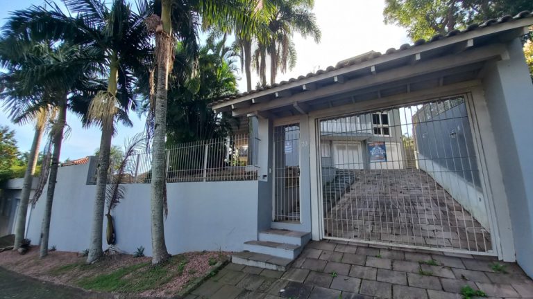 CASA COM 4 DORMITÓRIOS, SENDO DUAS SUÍTES NO BOA VISTA