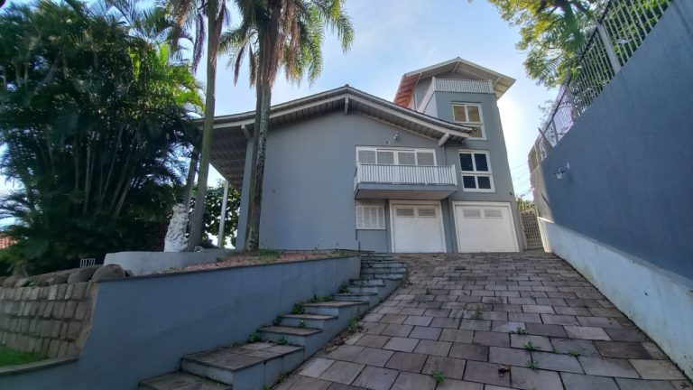 CASA COM 4 DORMITÓRIOS, SENDO DUAS SUÍTES NO BOA VISTA