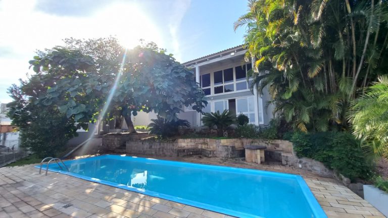 CASA COM 4 DORMITÓRIOS, SENDO DUAS SUÍTES NO BOA VISTA