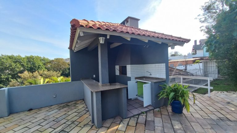 CASA COM 4 DORMITÓRIOS, SENDO DUAS SUÍTES NO BOA VISTA
