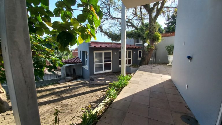CASA COM 4 DORMITÓRIOS, SENDO DUAS SUÍTES NO BOA VISTA