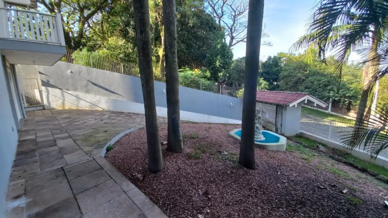 CASA COM 4 DORMITÓRIOS, SENDO DUAS SUÍTES NO BOA VISTA