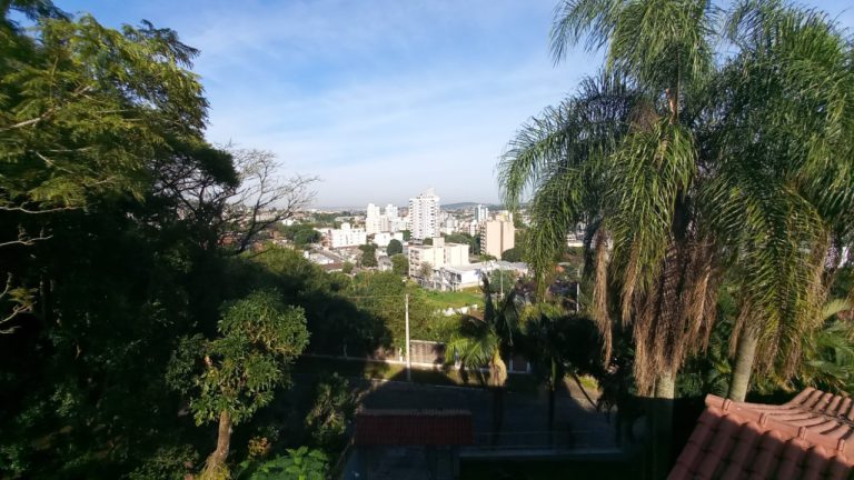 CASA COM 4 DORMITÓRIOS, SENDO DUAS SUÍTES NO BOA VISTA