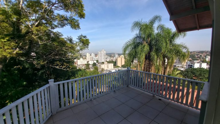 CASA COM 4 DORMITÓRIOS, SENDO DUAS SUÍTES NO BOA VISTA